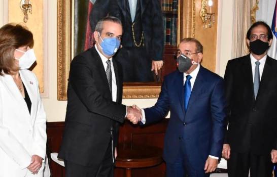 Danilo Medina entregará banda presidencial a Luis Abinader; no irá al salón de la Asamblea por pandemia