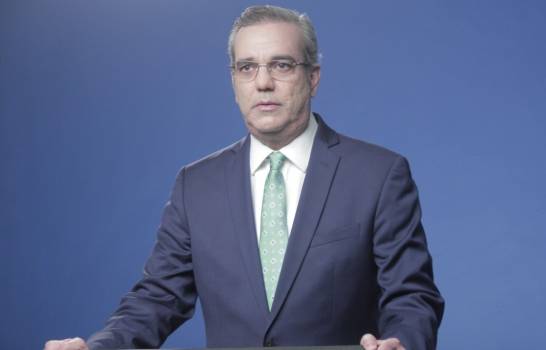 Presidente Abinader afirma mejorará salarios a policías en el 2021