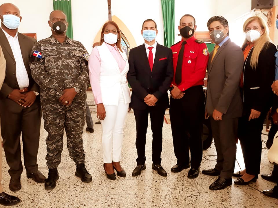 Policía en Haina celebra misa de acción de gracia.