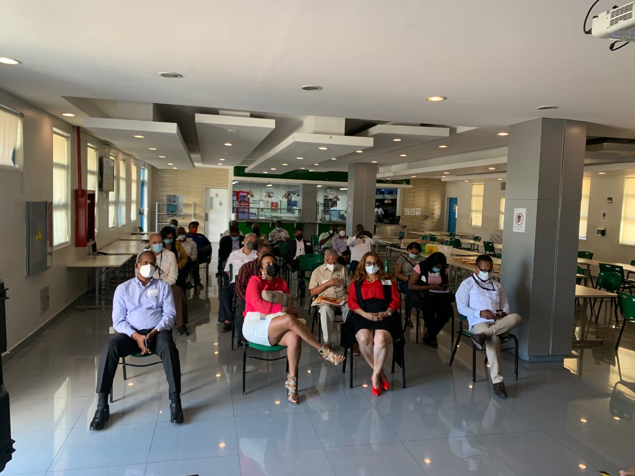 Refidomsa realiza encuentro con comunicadores de Haina