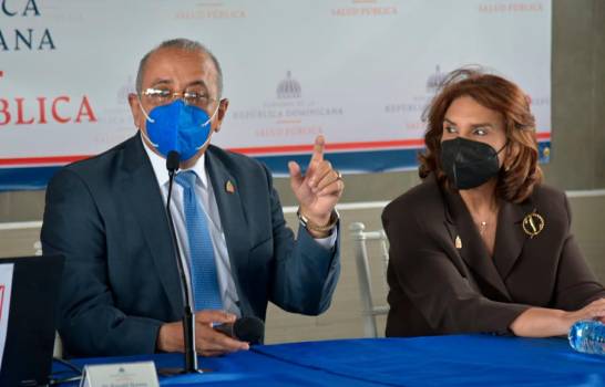 Ministro Plutarco Arias responsabiliza a los jóvenes y a los galleros de propagar el COVID-19