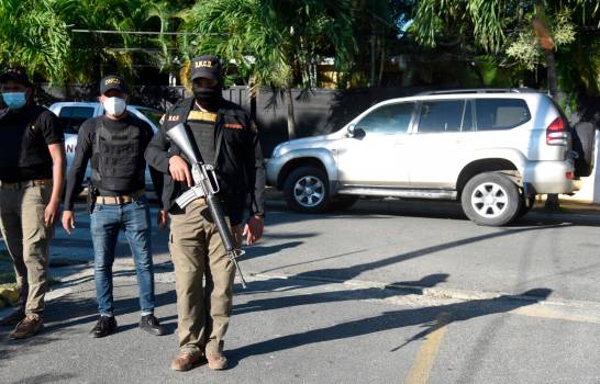 Seis de las siete armas de fuego ocupadas en oficina de Abel Martínez no tienen documentos