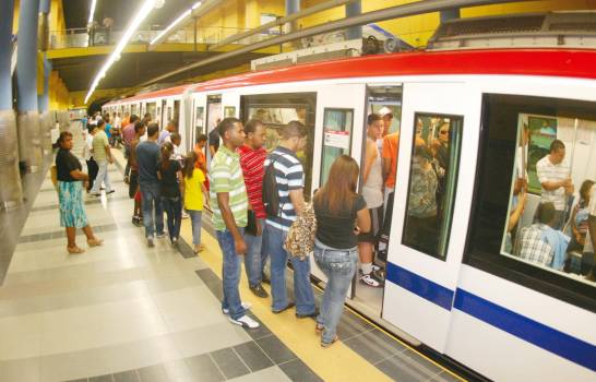 Dominicanos pueden vacunarse en estaciones del Metro y el teleférico