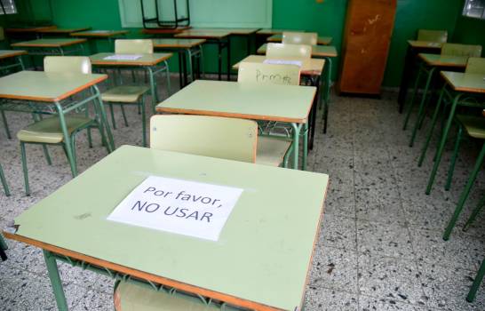 Estudiantes de 29 provincias vuelven a las aulas, pese al rebrote de COVID-19