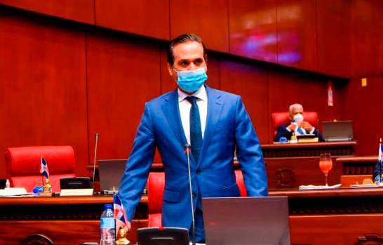 Senador Iván Silva pide “disculpas” a doctora que enfrentó en vistas públicas