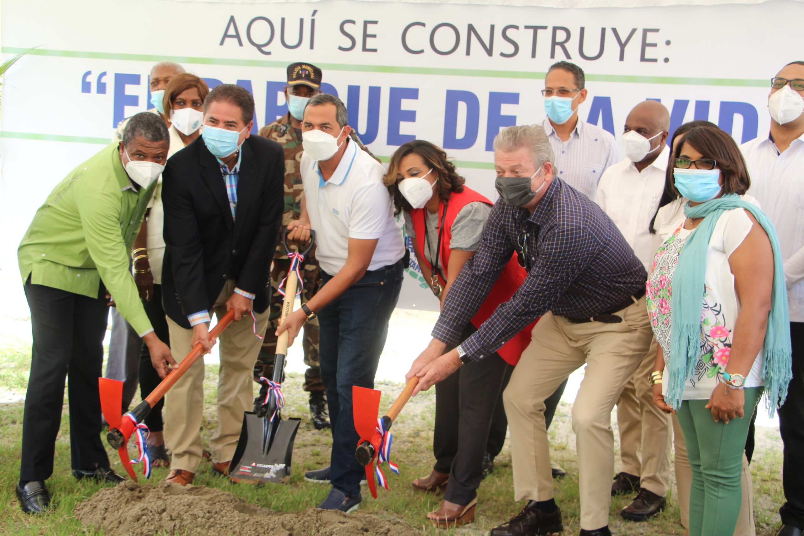 Padesha y Generadora de Electricidad Itabo inician construcción de parque ecológico en antiguos terrenos de vertedero de Haina