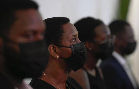 La primera dama de Haití llega al velatorio de Jovenel Moise