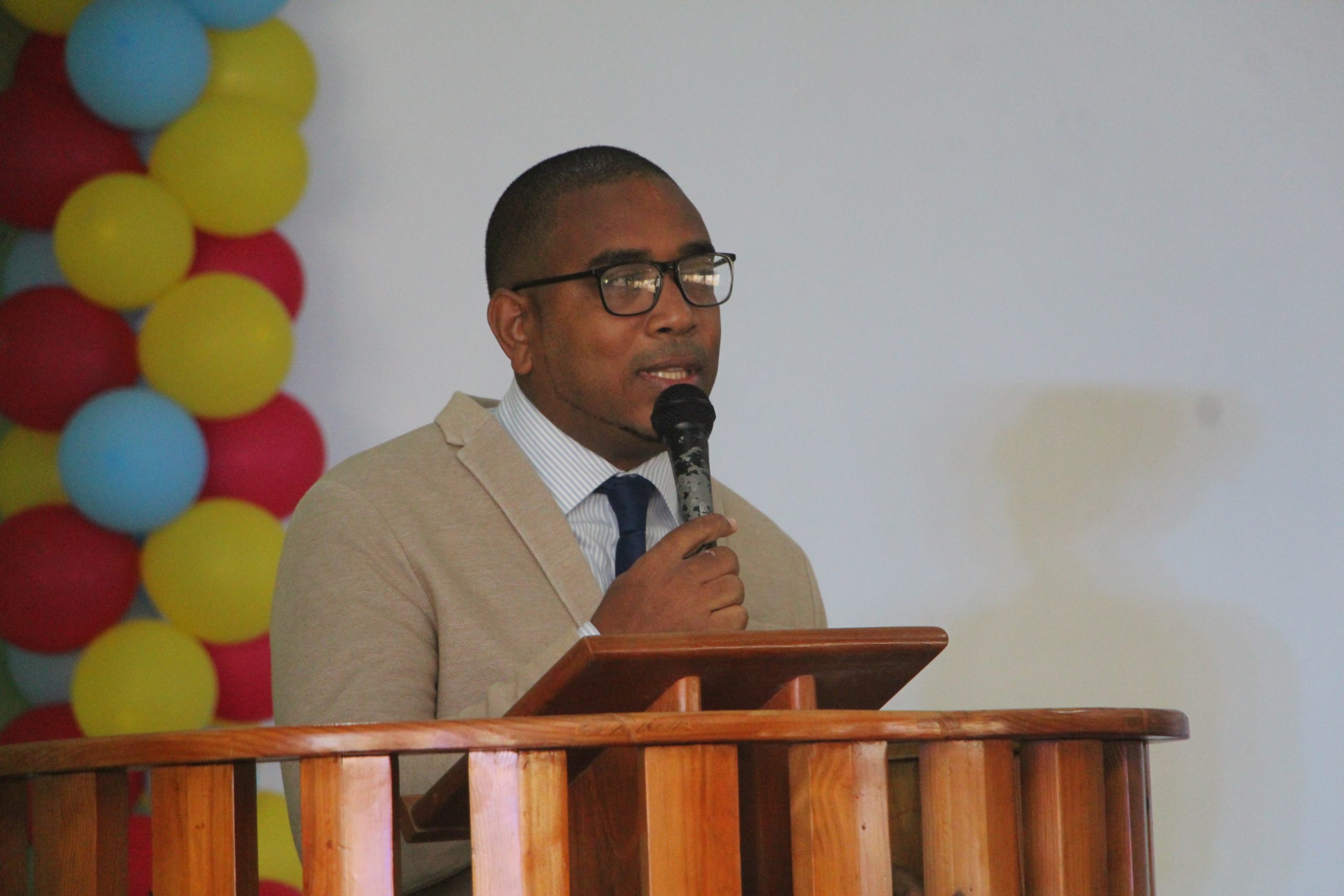 Lic.César Doroteo renuncia a su posición en la alcaldia de Haina.