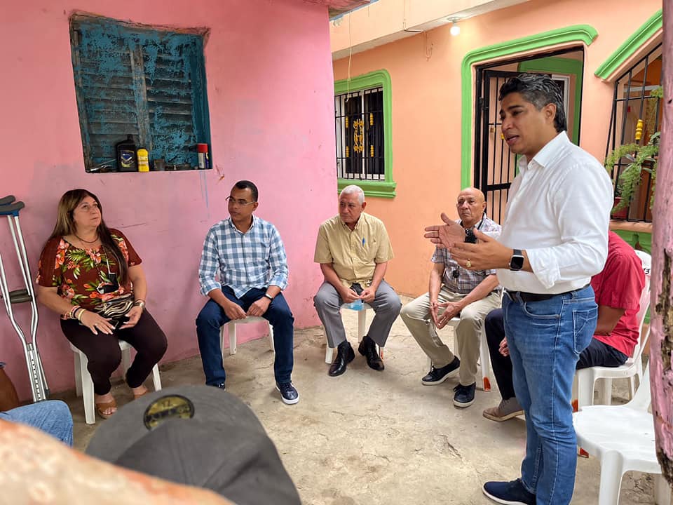 Wilson Uceta recibe apoyo de dirigentes.