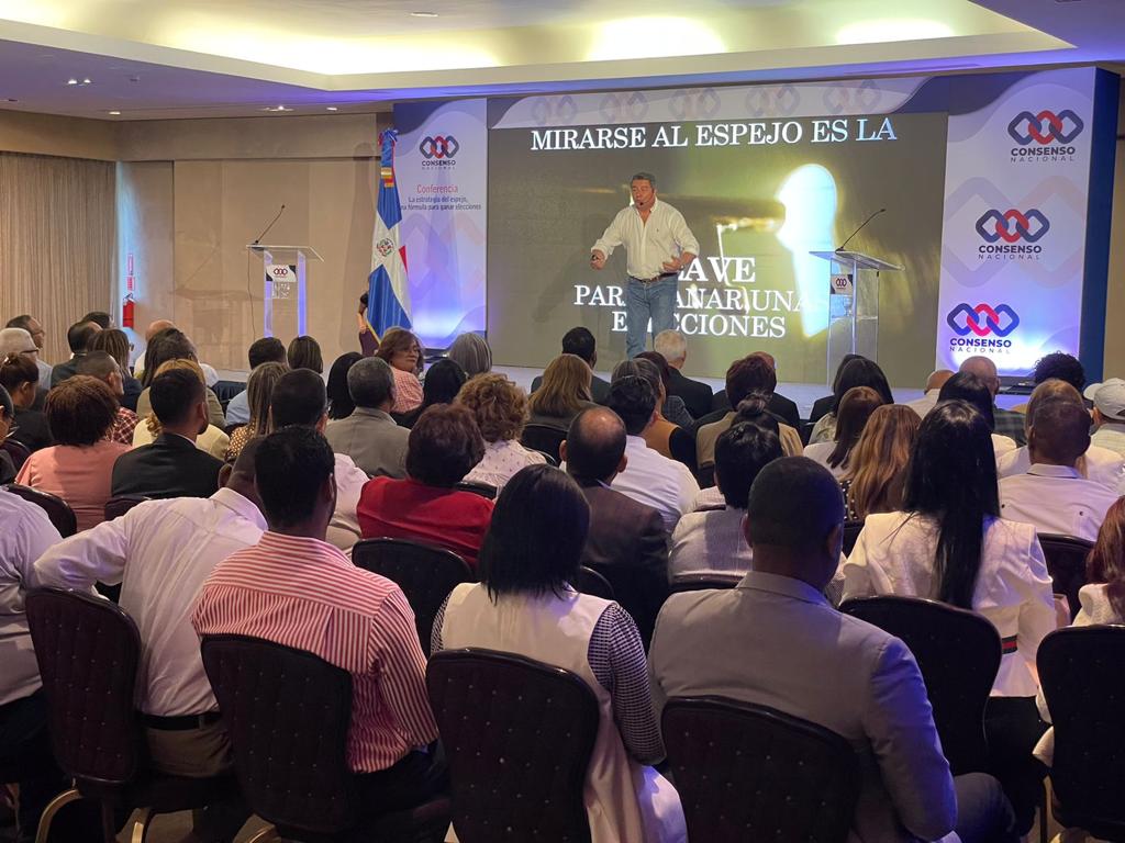 Experto internacional dicta magistral conferencia “La estrategia del espejo, una fórmula para ganar”