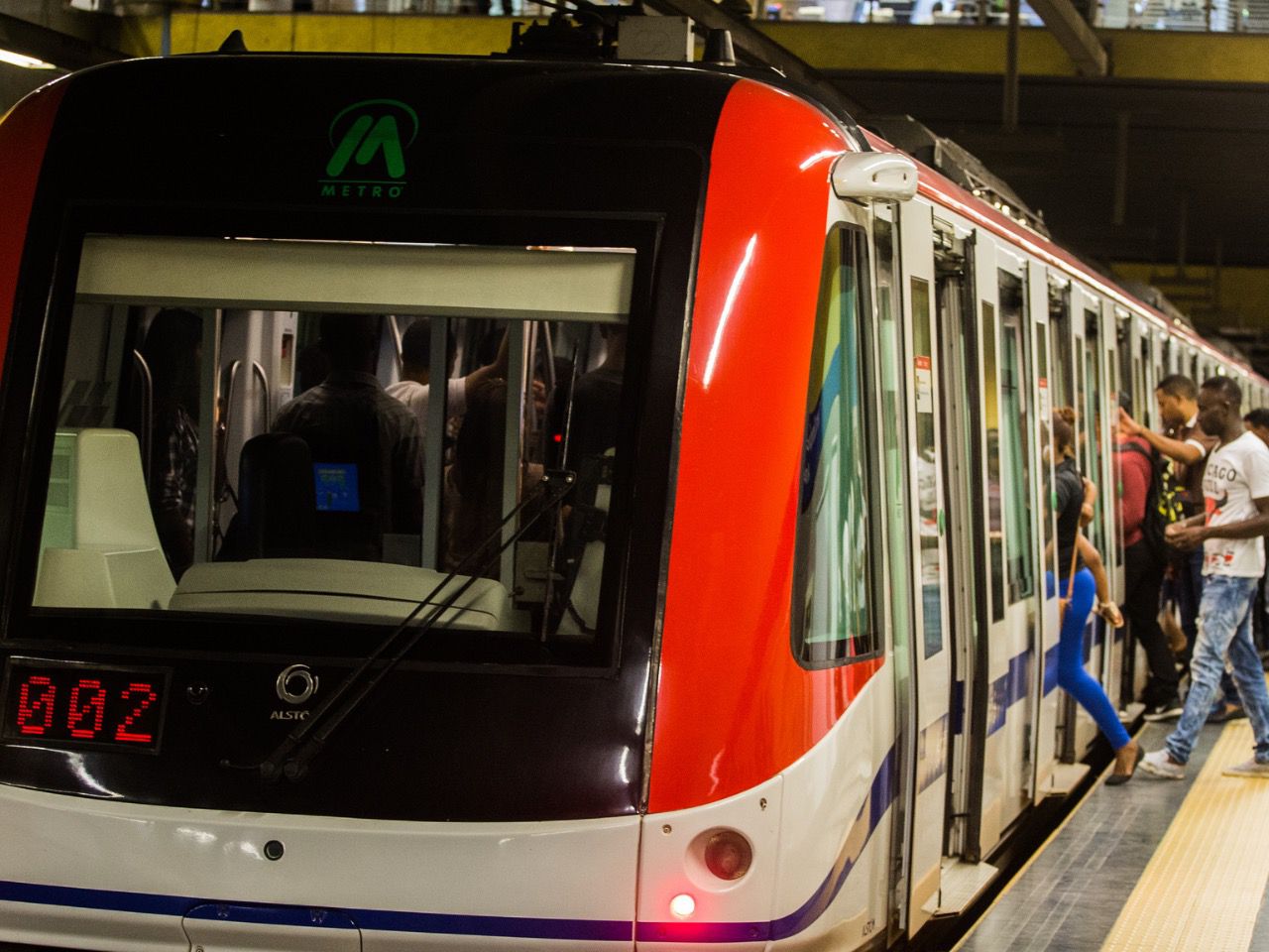 Servicio del metro se normaliza tras choque que dejó varios heridos