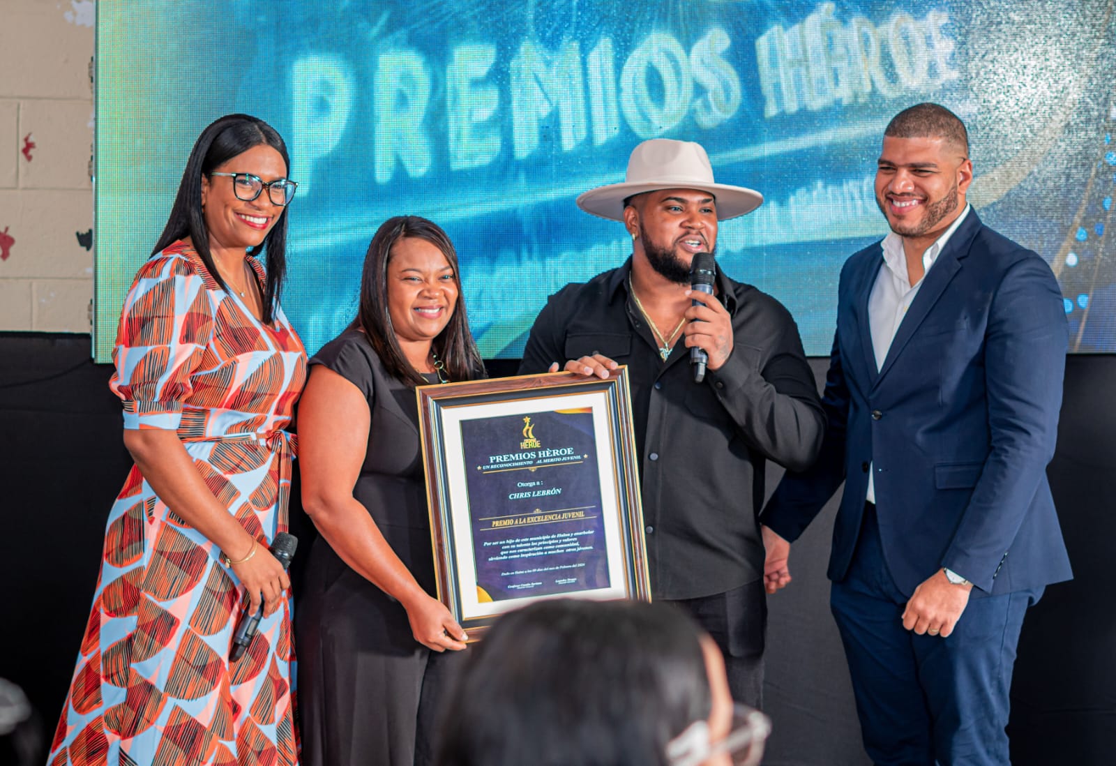 Se realizó con éxito premios Heroes; un reconocimiento al mérito juvenil