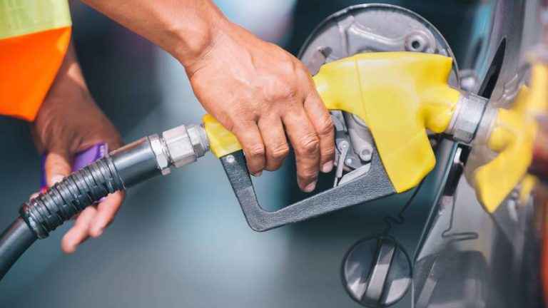 Varios combustibles bajarán hasta RD$5.15 por galón.